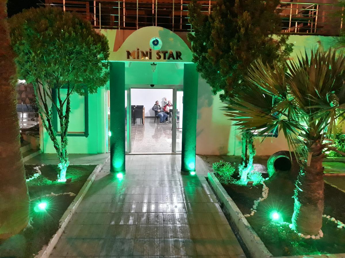 Mini Star Hotel Битез Экстерьер фото